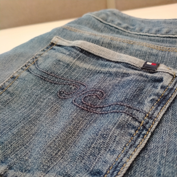 Tommy ankle crop mid-wash women's jeans. - Picture 7 of 9